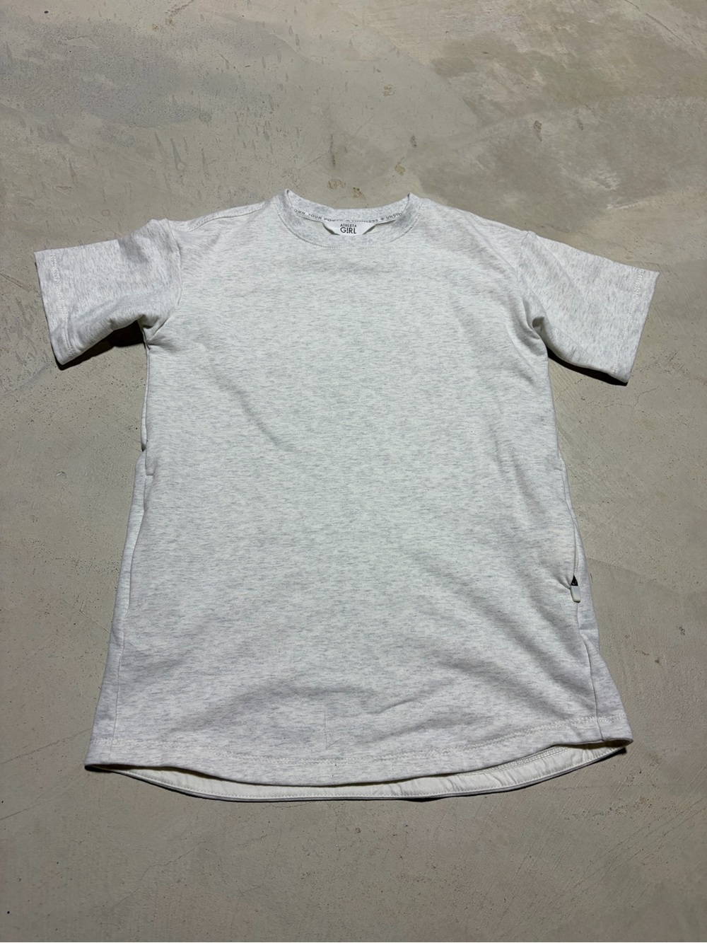 Athleta girl kids long Crewneck Short-Sleeve T-Shirt Light Gray/cream s/7